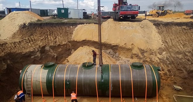 Опорные колонны здания, август 2021